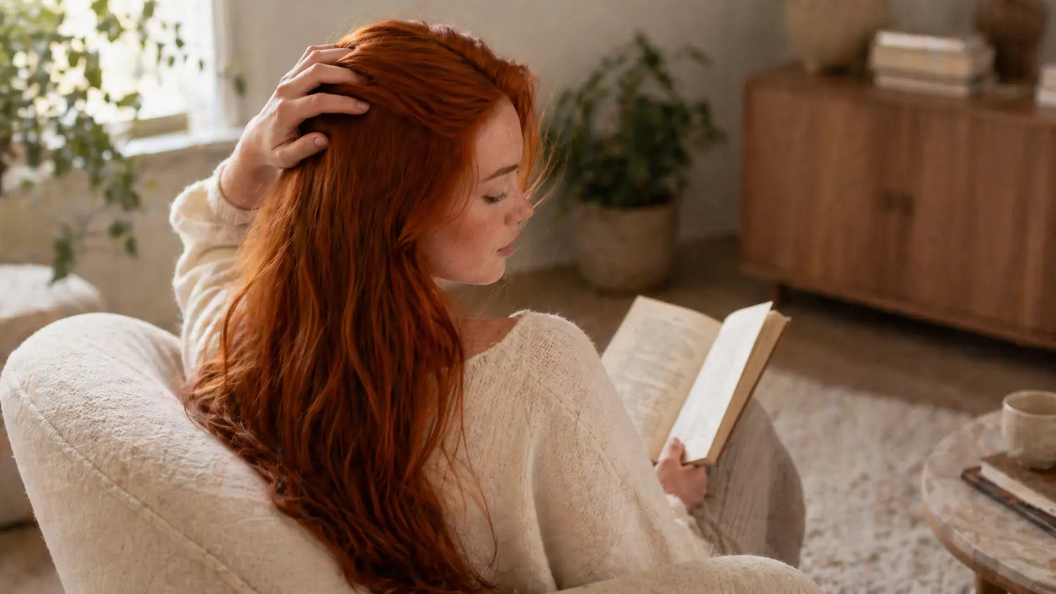 Dandruff vs Dry Scalp — How to Tell the Difference and Treat Each Correctly CALINACHI Cosmetics